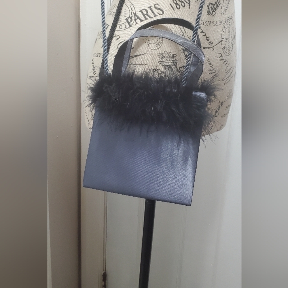 Grey Feather Top Handbag. 🌴 - Picture 2 of 4